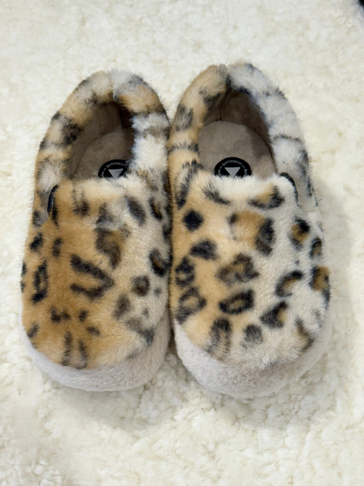 Yecla Leopard Faux Fur Slippers Caramel