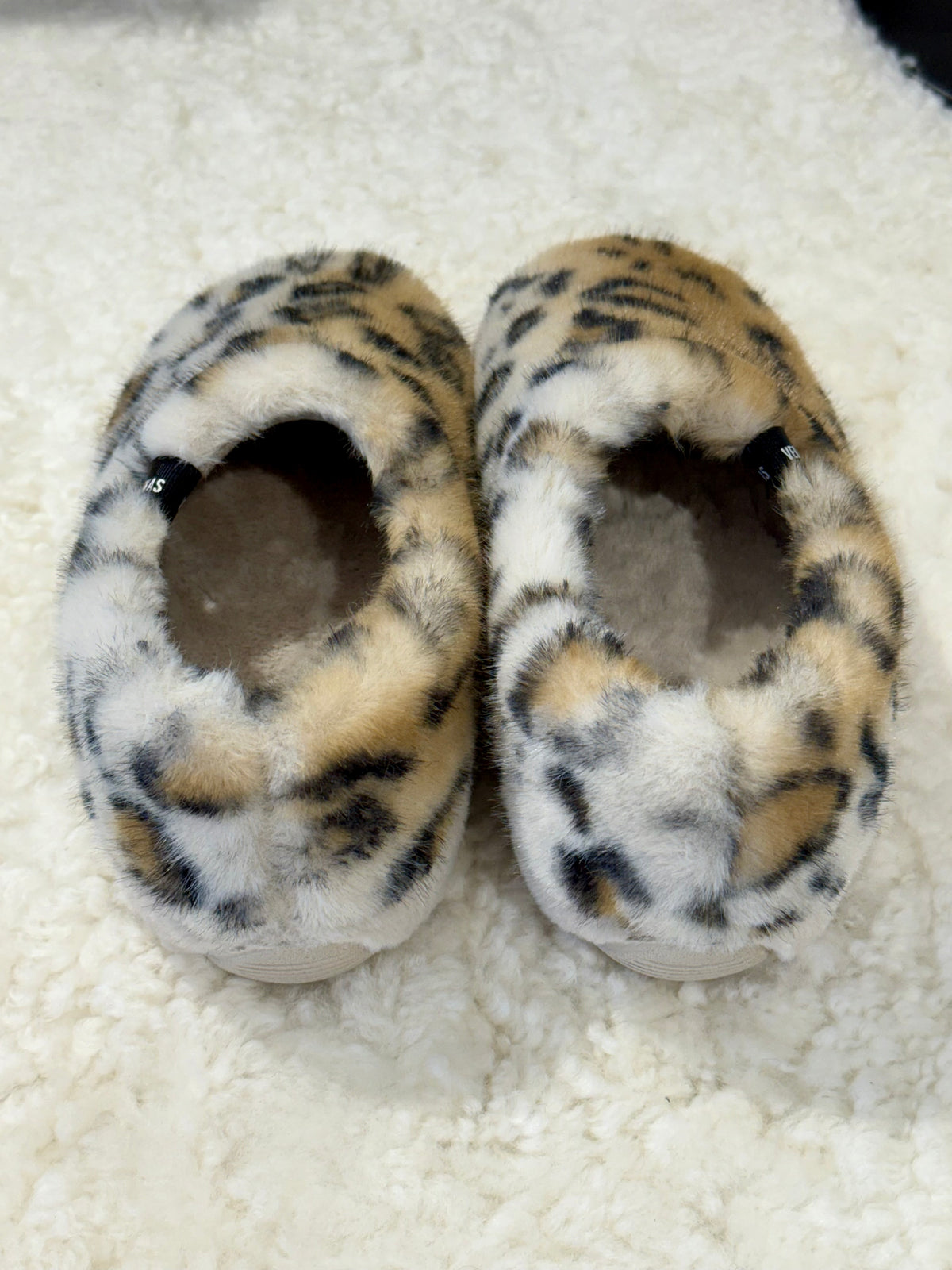 Yecla Leopard Faux Fur Slippers Caramel