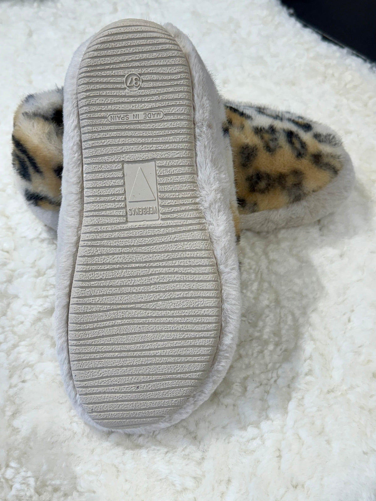 Yecla Leopard Faux Fur Slippers Caramel