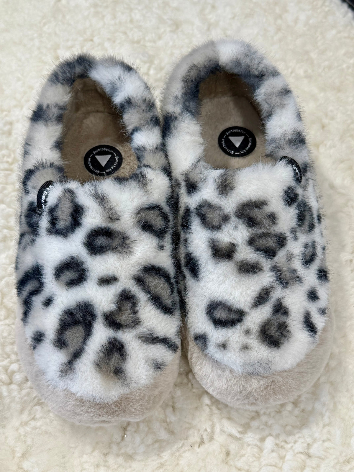 Yecla Leopard Faux Fur Slippers Grey