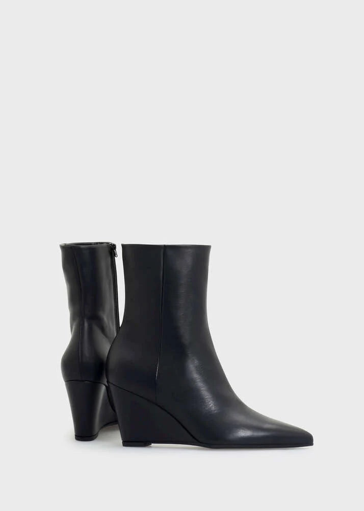 Chiela Black Leather Wedge Boot