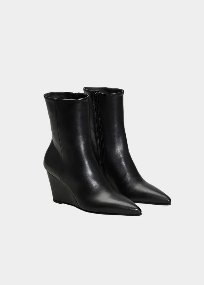 Chiela Black Leather Wedge Boot