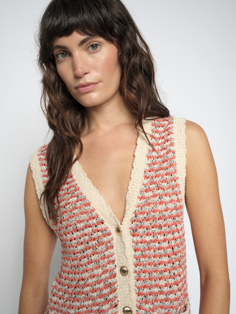 Textured summer vest knit with a patterned design in cream and orange