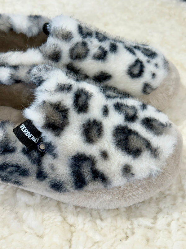 Yecla Leopard Faux Fur Slippers Grey