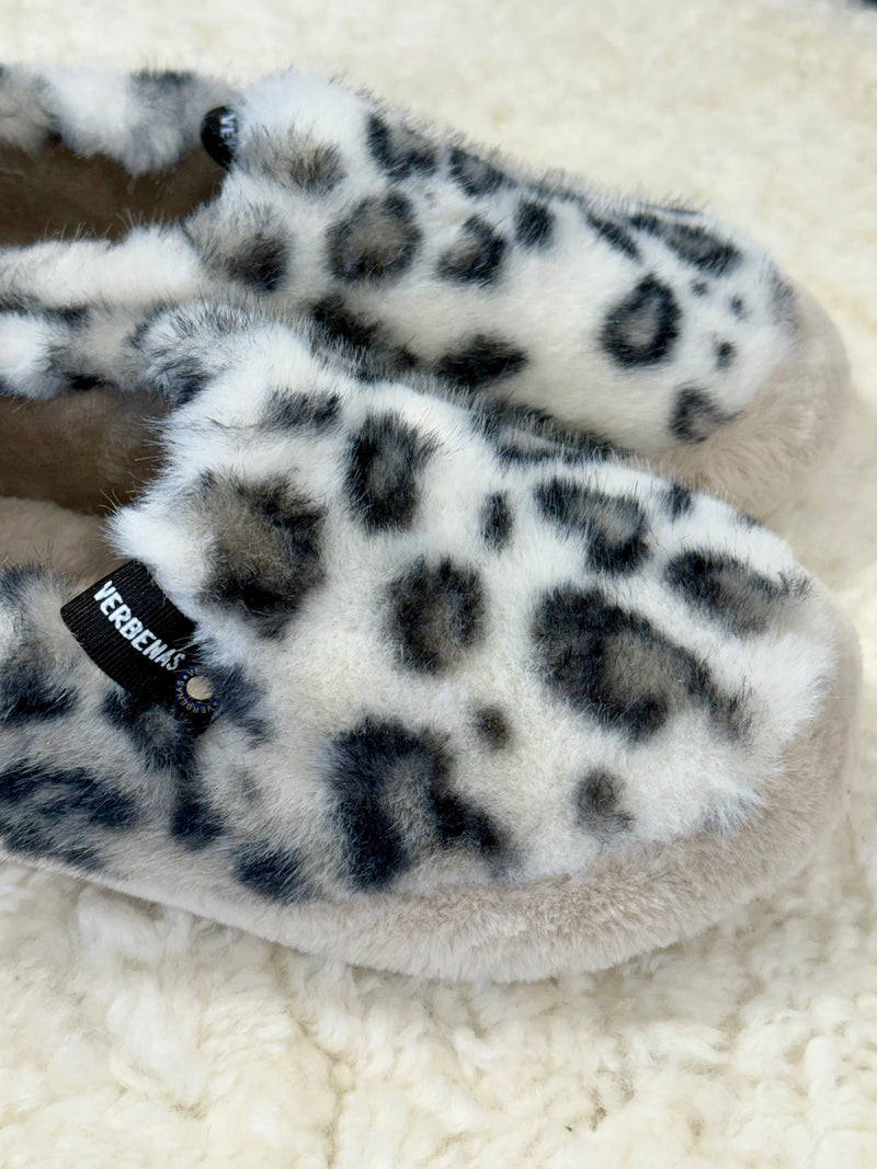 Yecla Leopard Faux Fur Slippers Grey